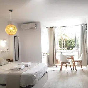 https://cosy-beach-suite-agata.1costadelsol.com